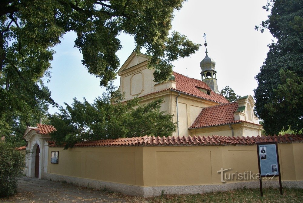 Lobkovice - Jomfru Marias himmelfartskirke med klokketårn