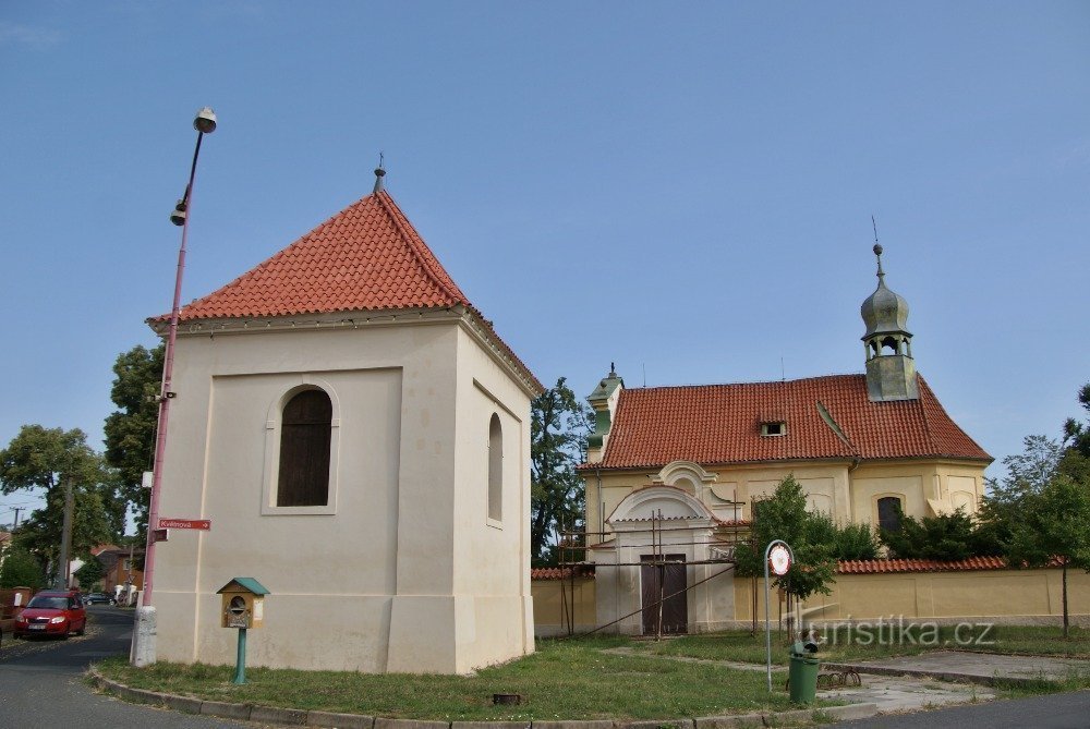Lobkovice - Jomfru Marias himmelfartskirke med klokketårn