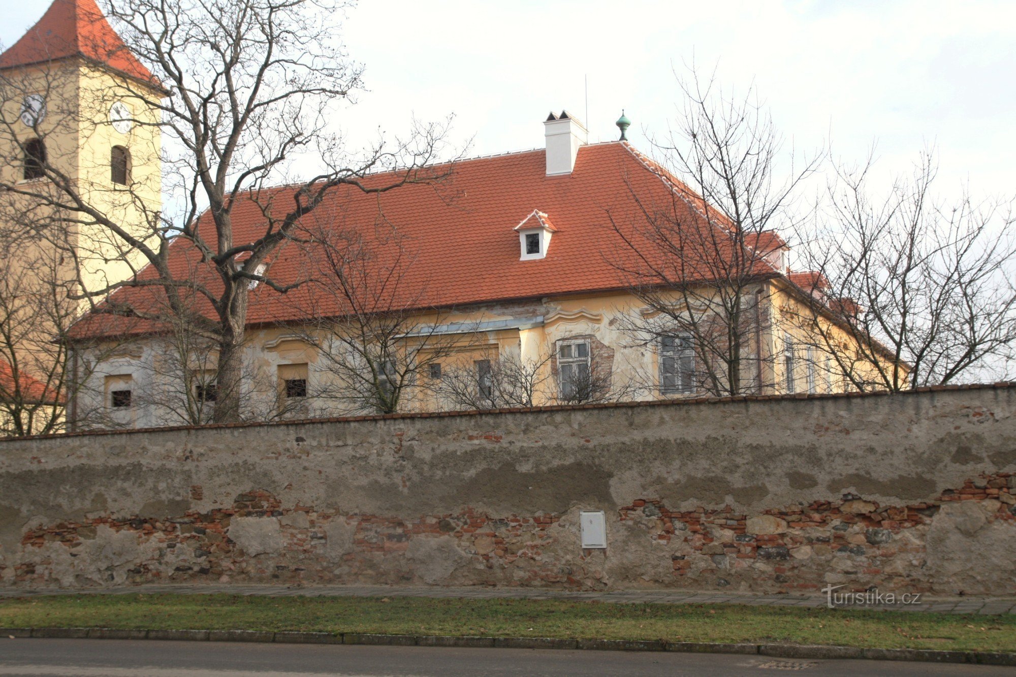 Loděnice - Igreja de S. Mercados