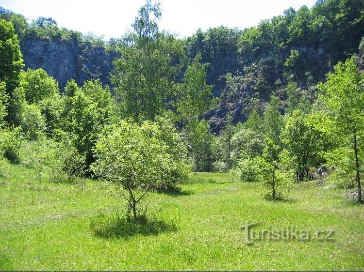 Kamenolom Kobyla: Unutar kamenoloma je ugodno bez vjetra i prekrasan mir (kada je ovdje, usp.