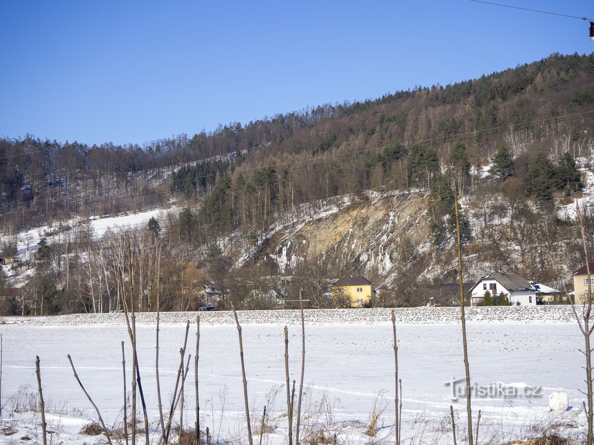 Burdový vrch の下の採石場