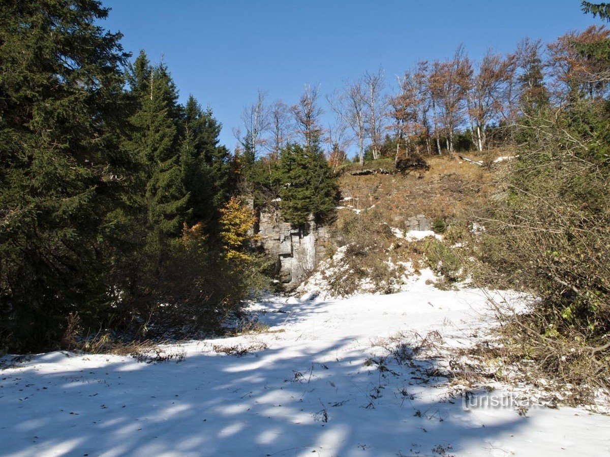 Der Steinbruch vor dem Bau der Kapelle