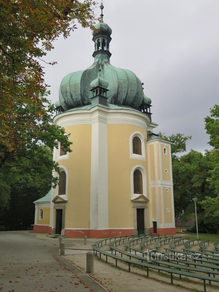 Lomec (Nestanice) – biserica de pelerinaj Numele Fecioarei Maria