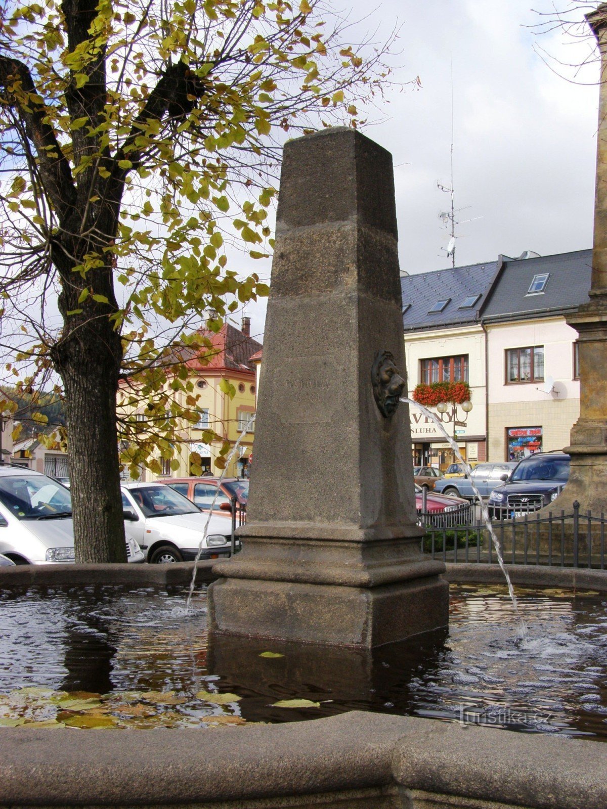 Lomnice nad Popelkou - fountains on Hus square