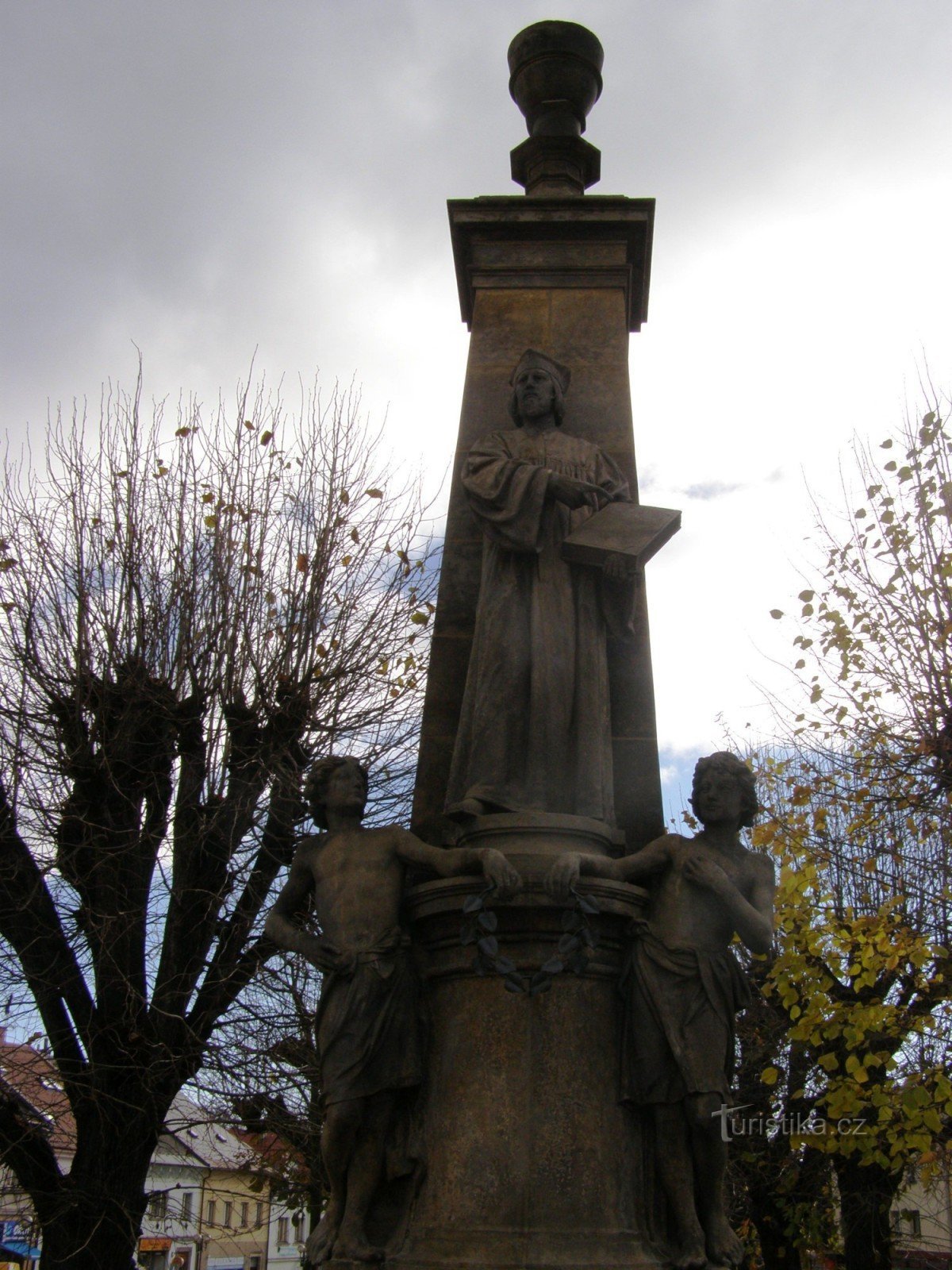 Lomnice nad Popelkou - mestari Jan Husin muistomerkki