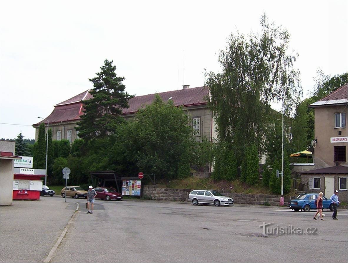 Lomnice nad Popelkou-facciata orientale del castello da nord-Foto: Ulrych Mir.