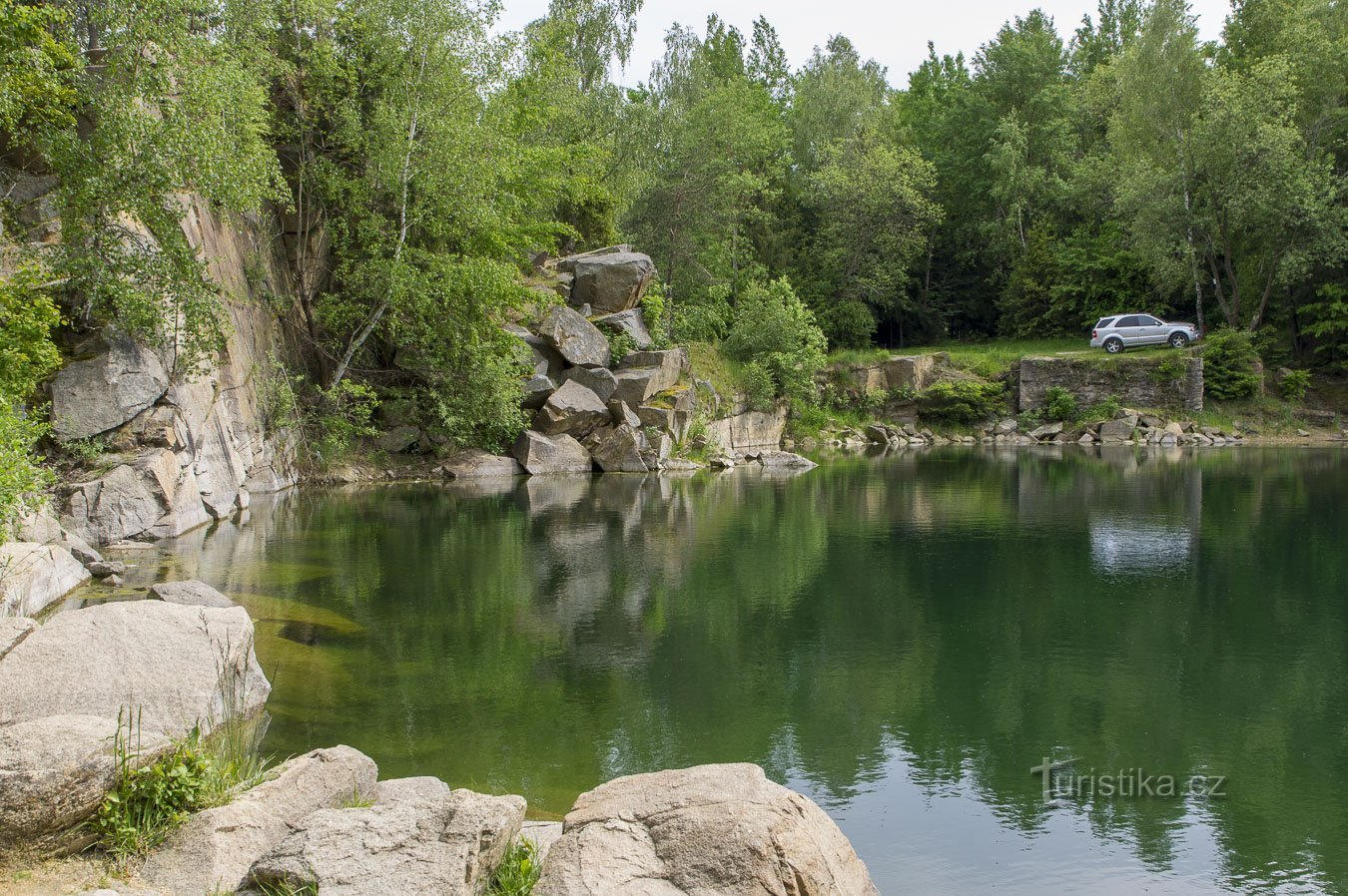 Lomové stěny u příjezdu