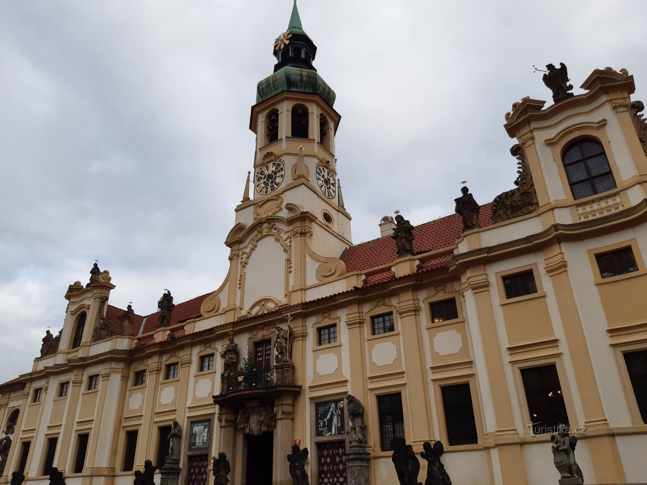 Loreta em direção à praça