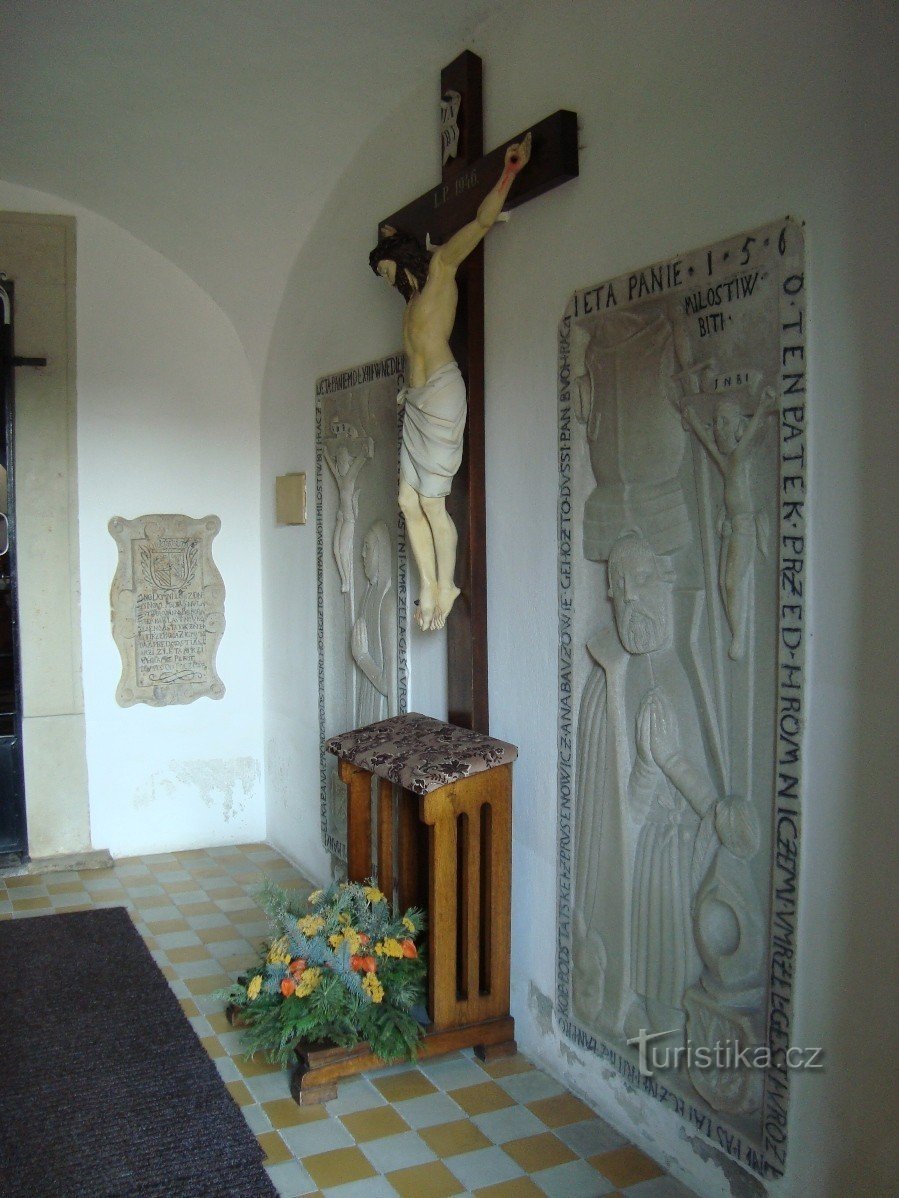 Loštice - Biserica Sf. Prokop - Pietre funerare renascentiste - Foto: Ulrych Mir.