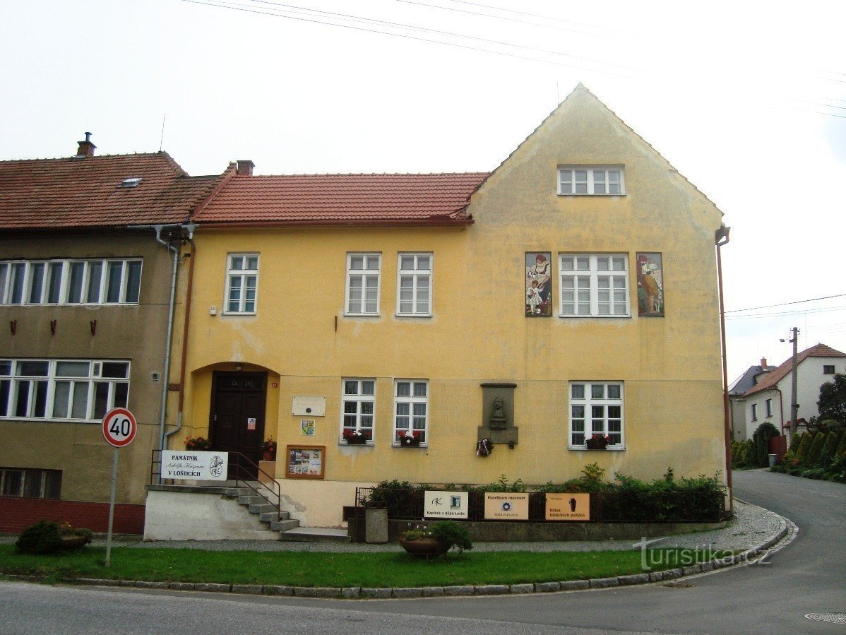 Loštice - Múzeum és Adolf Kašpar festő emlékműve - Fotó: Ulrych Mir.