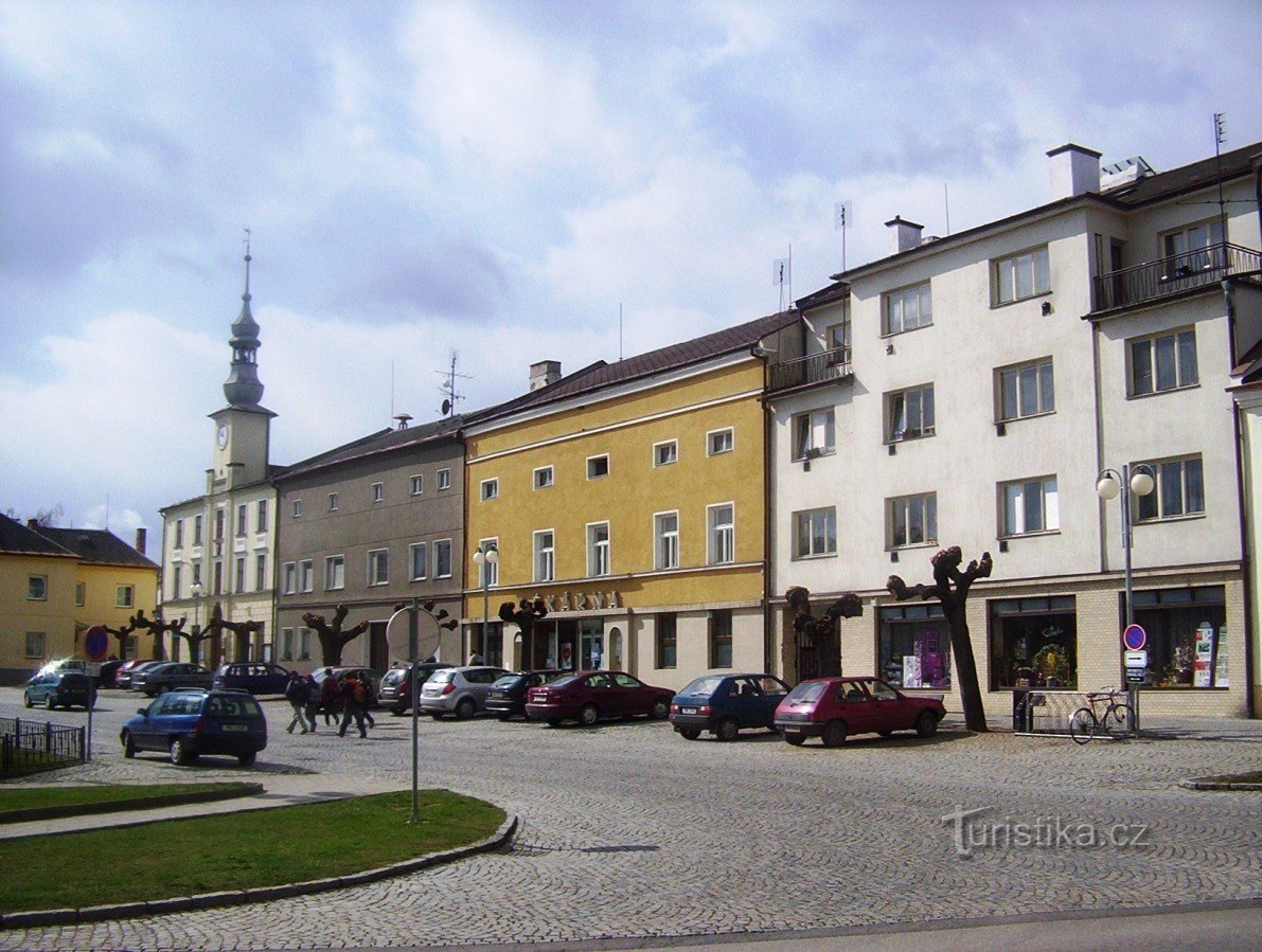 Loštice - Place Míru avec la mairie - Photo: Ulrych Mir.