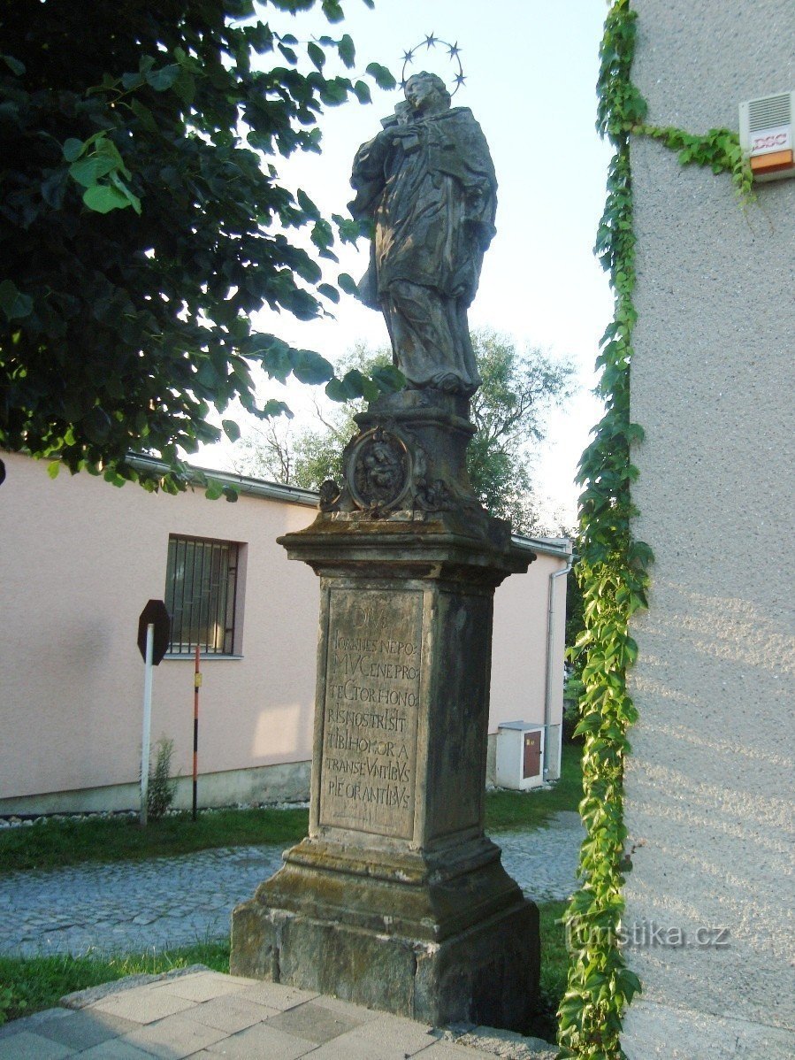 Loštice - estatua de San Juan Nepomuco en la calle Olomoucká - Fotografía: Ulrych Mir.