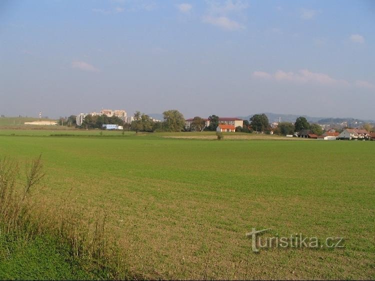 Travnik od ceste za Bernartice