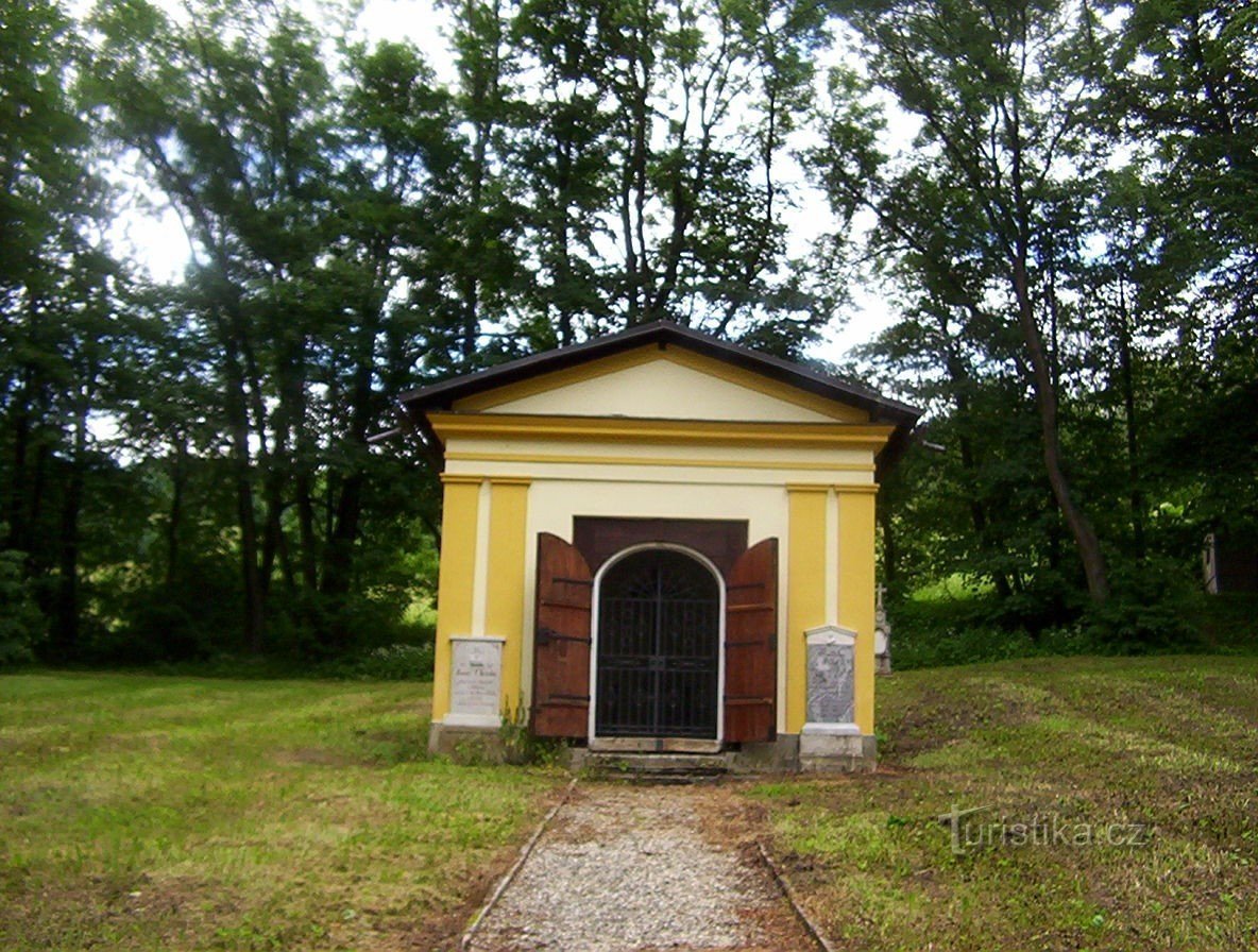Loučná nad Desnou - kapelica na starom groblju - Fotografija: Ulrych Mir.