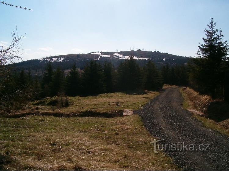 Loučná: El pico de Loučná desde finales de abril de 2005