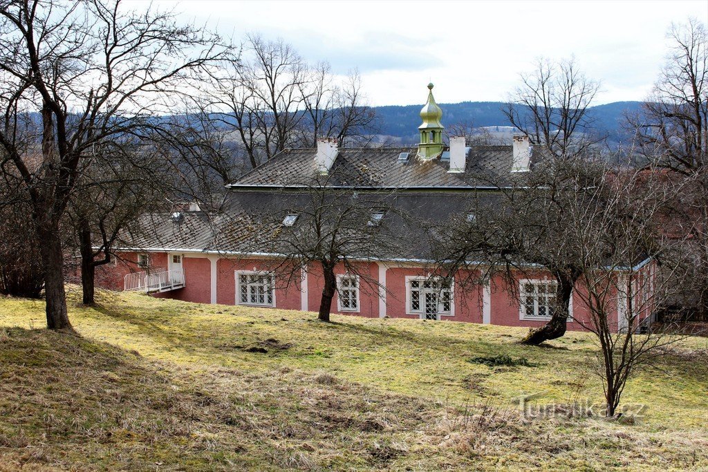 Château de poutres, côté est