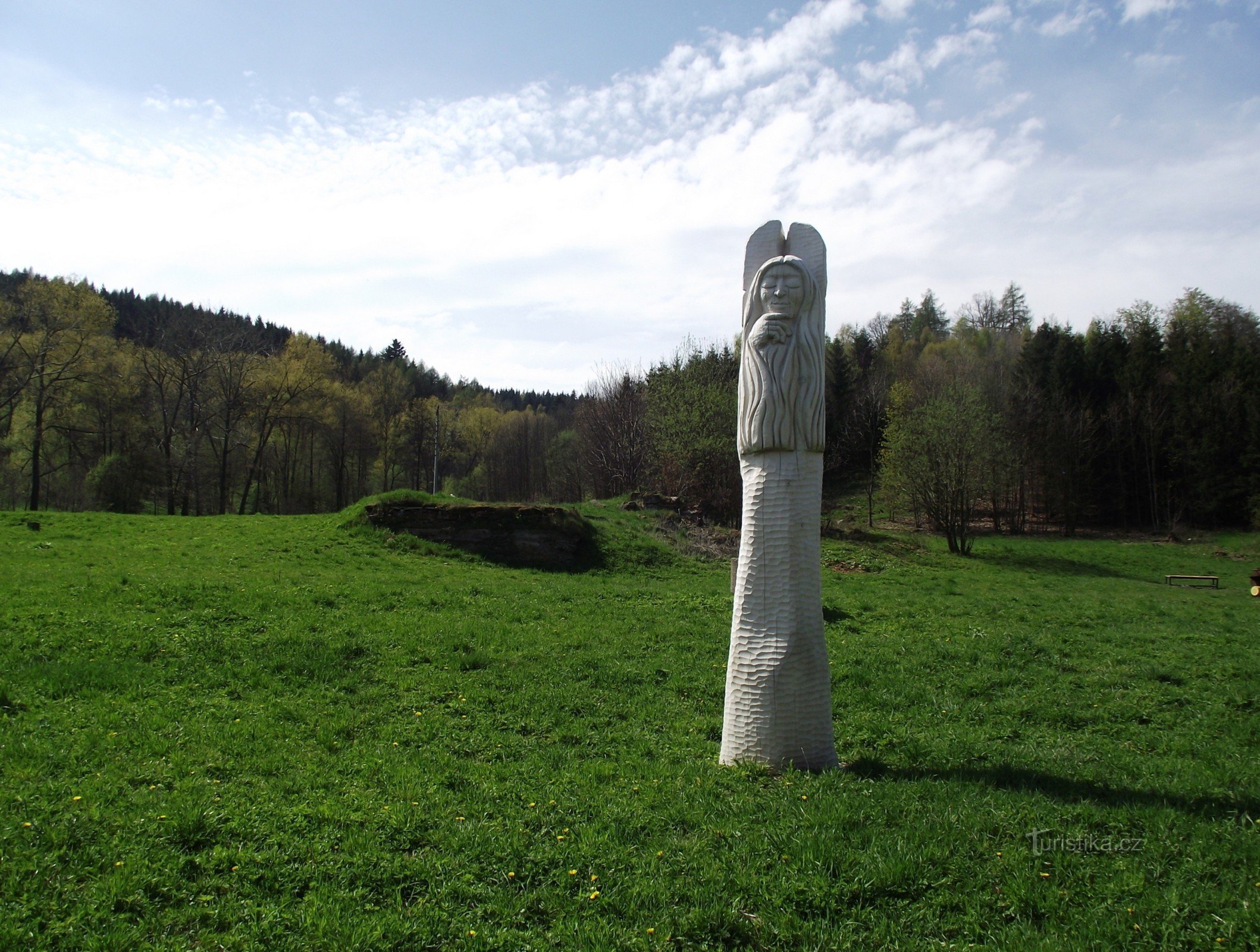 Wiese mit einem Engel von Romana Krestýnová