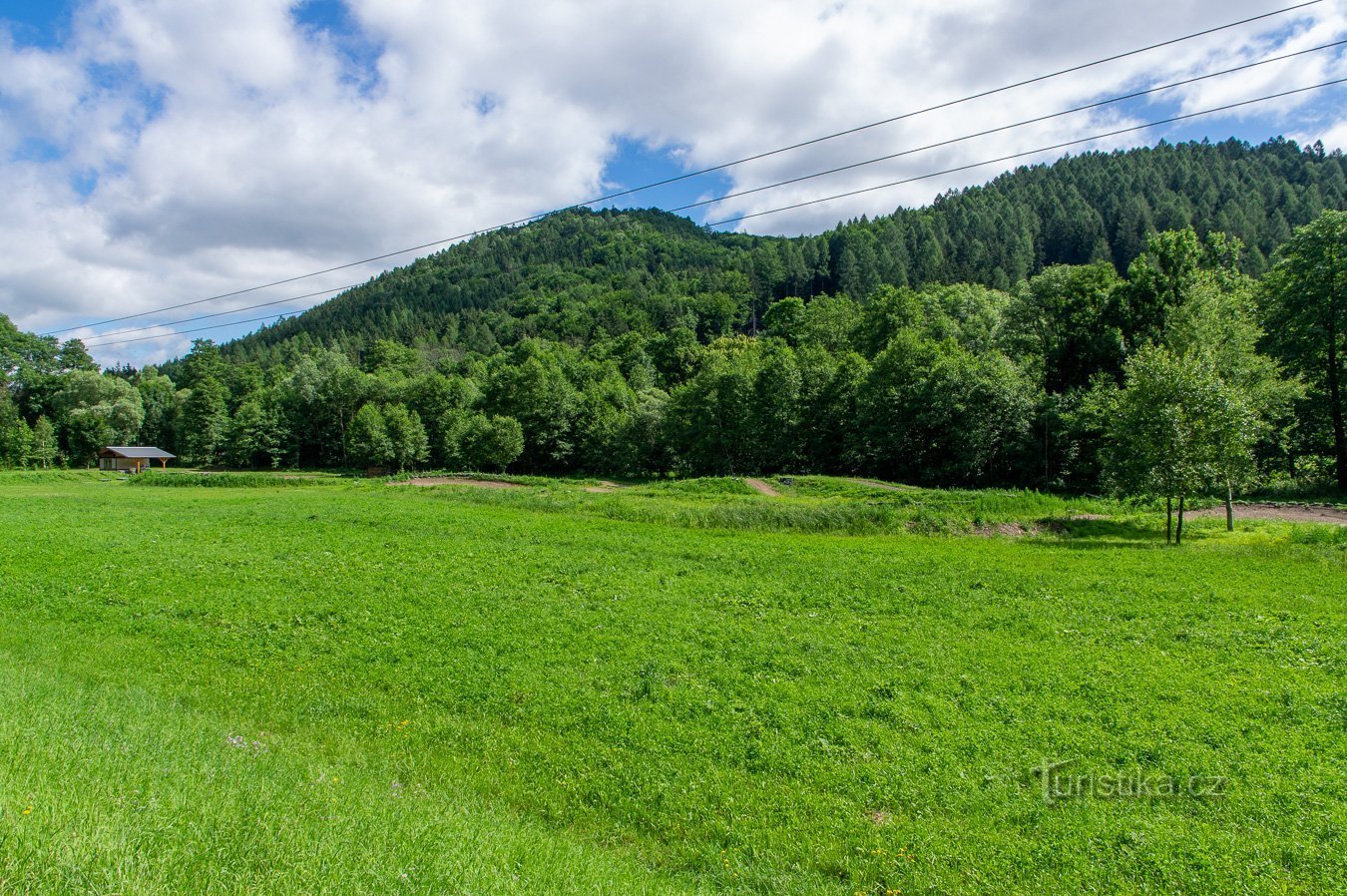 O prado atrás de Raškov em tempos de paz