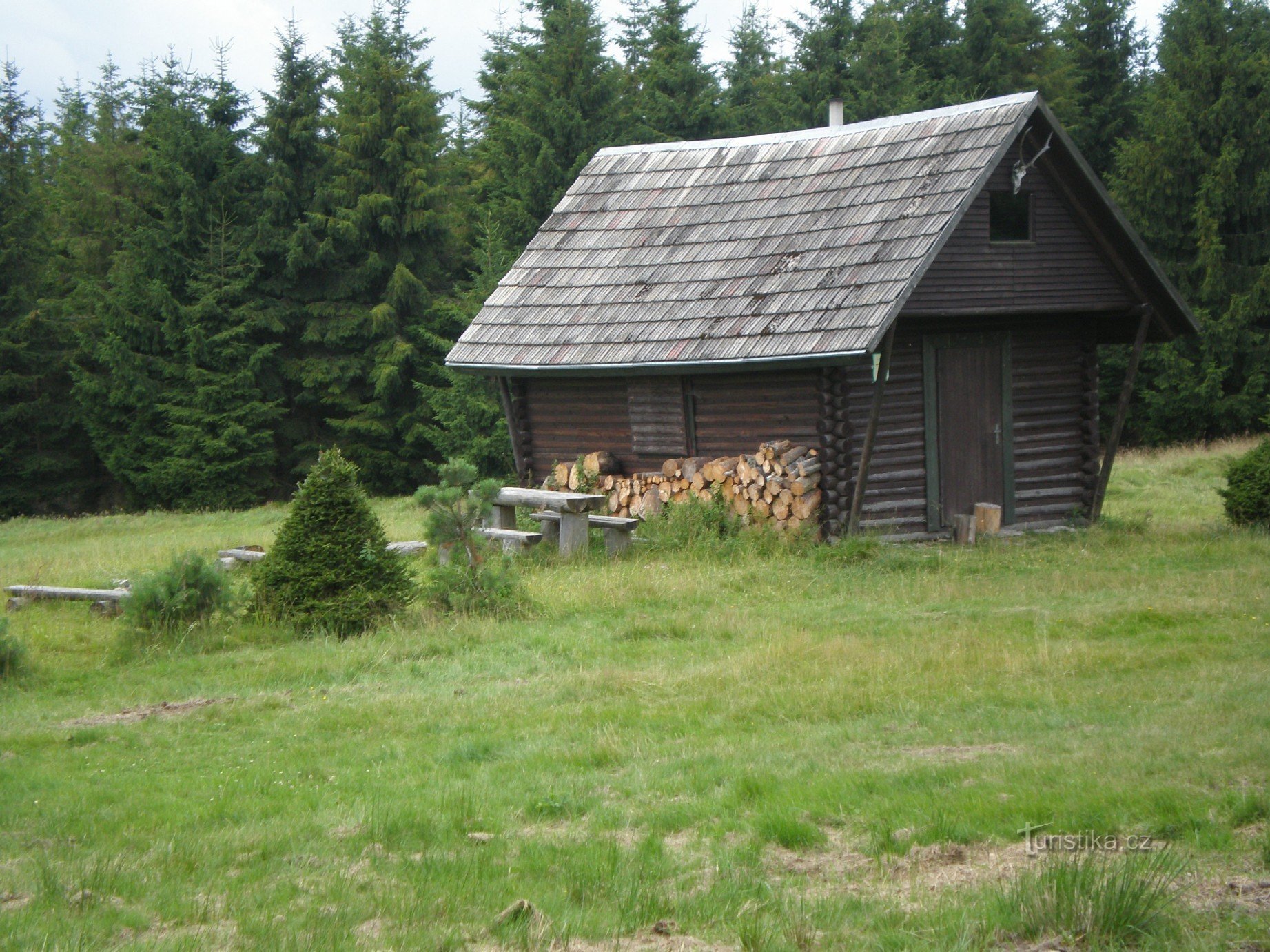 Jagdhütte auf Carvánka (850m)