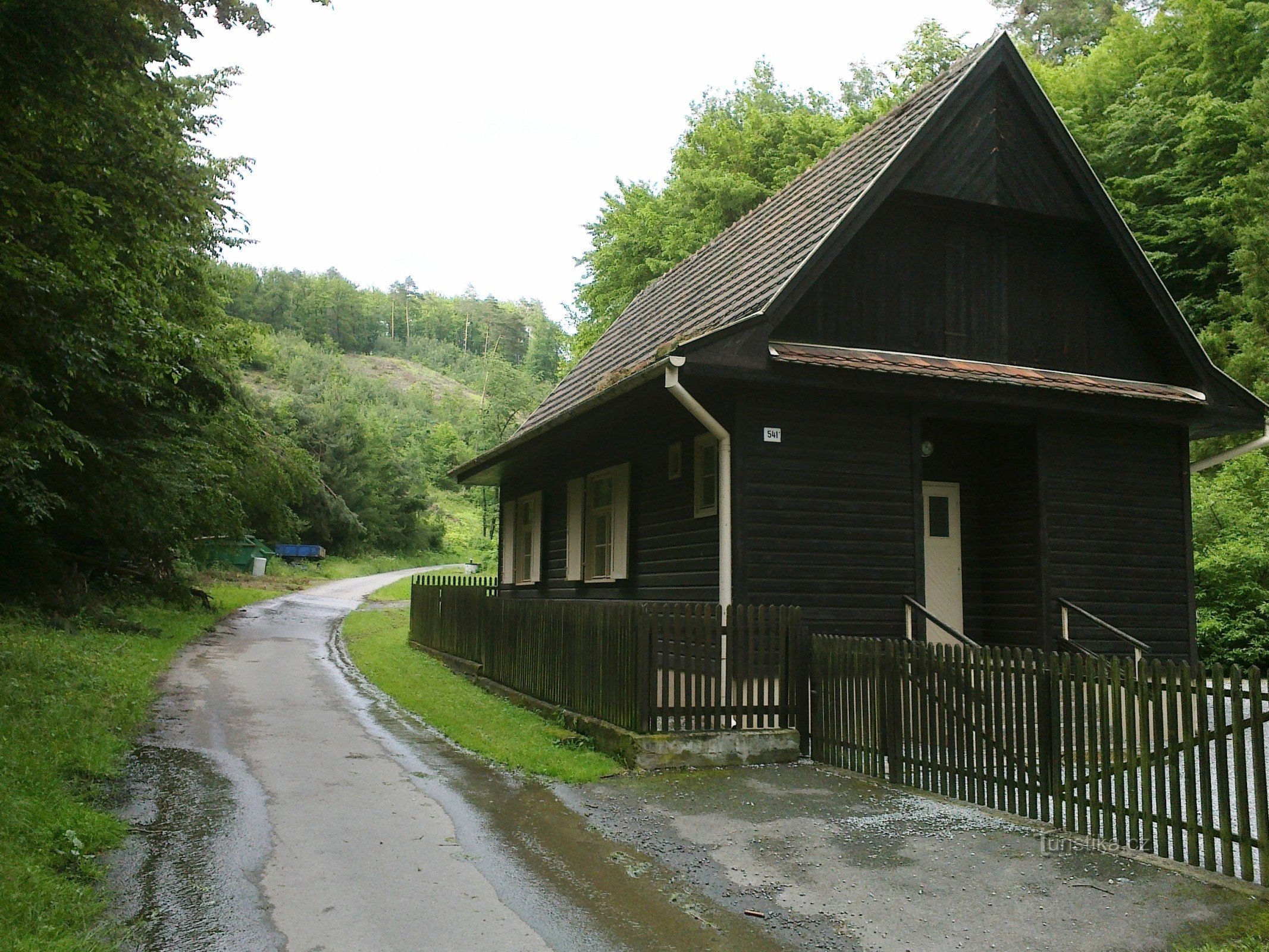 ŠLP vadászház a völgy elején