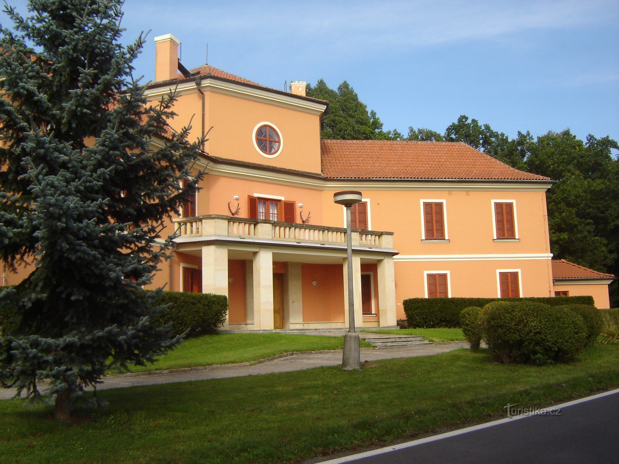 Cabana de vânătoare Hvězda – castelul Černický