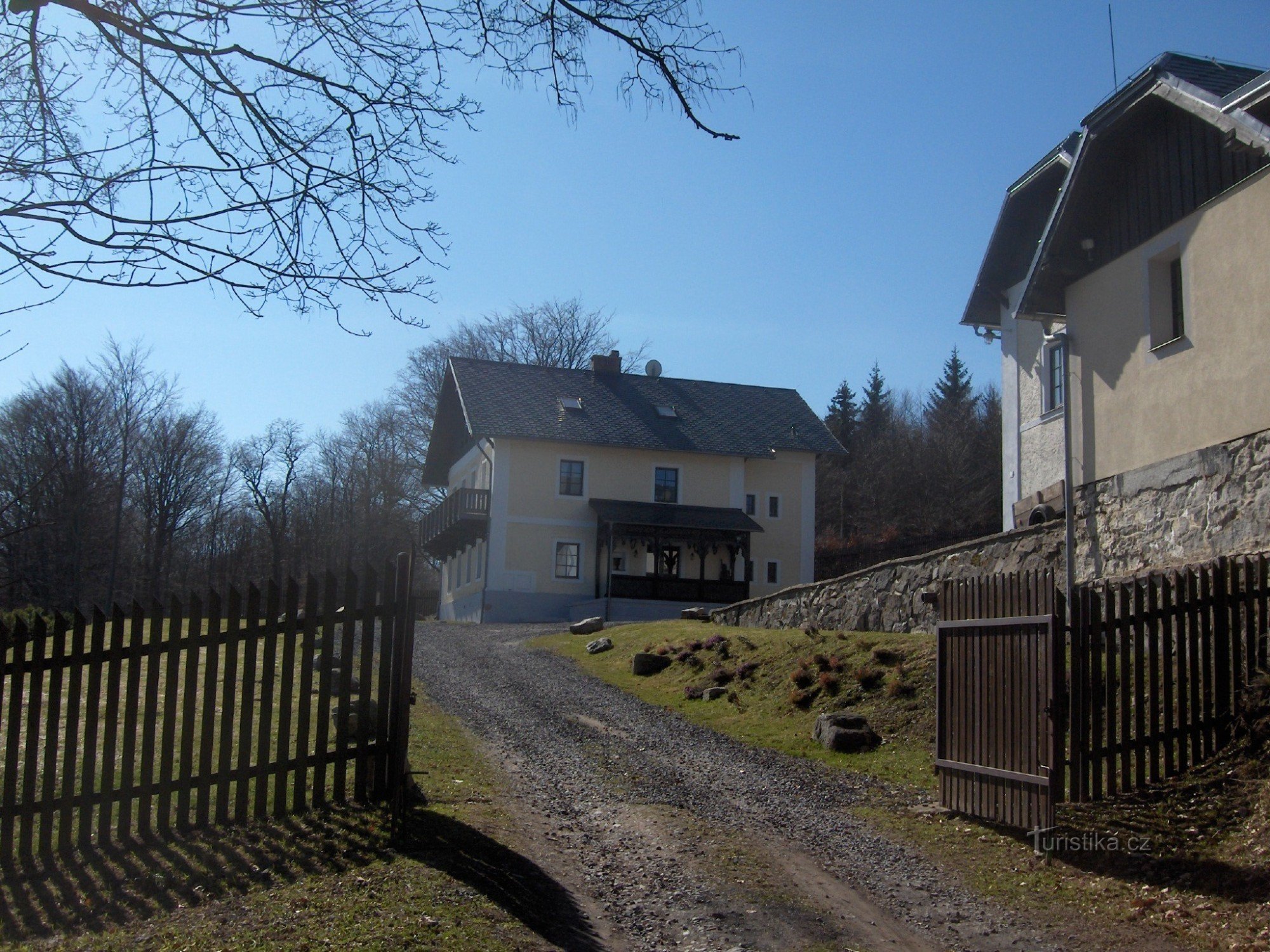 Lniště hunting lodge