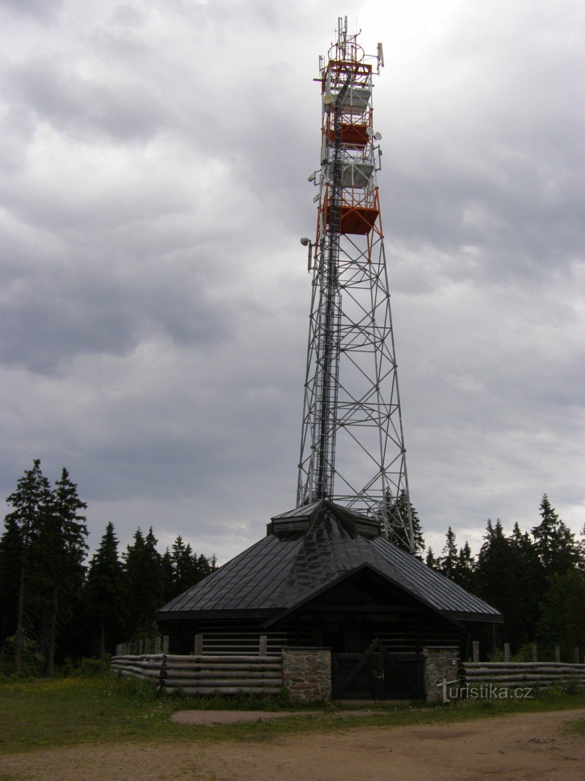 Luciny - torre de revezamento