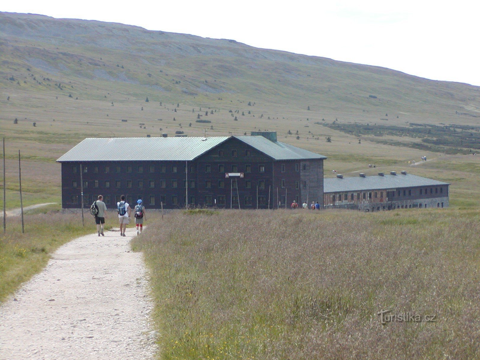 牧草地の小屋