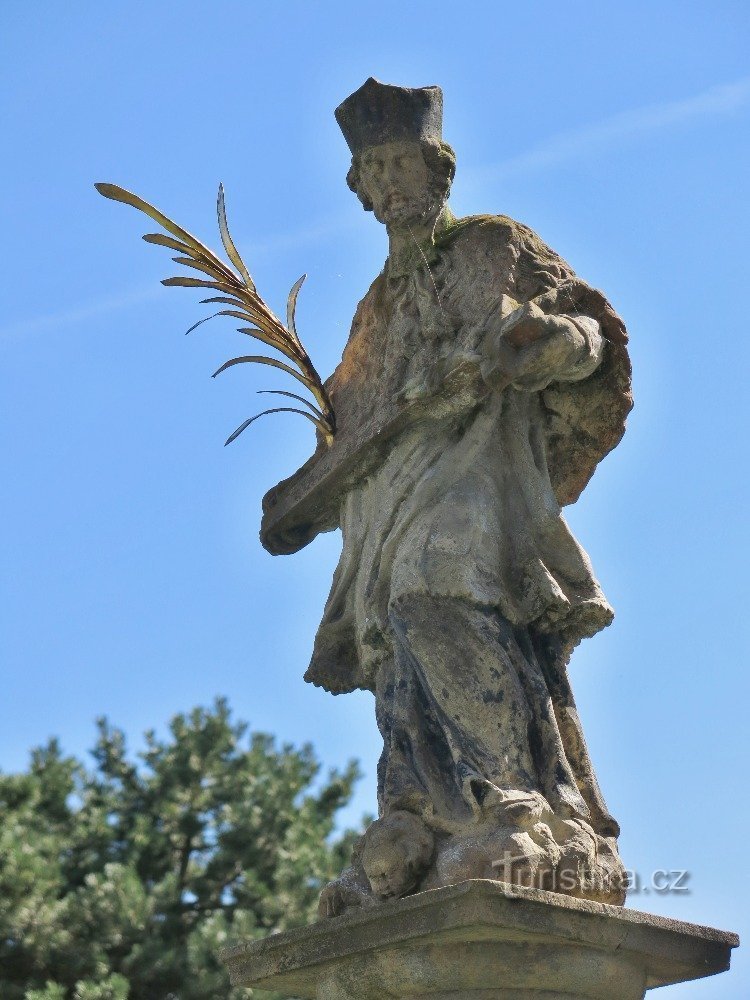 Ludéřov (Drahanovice) – uma coluna com uma estátua de St. Jan Nepomucký