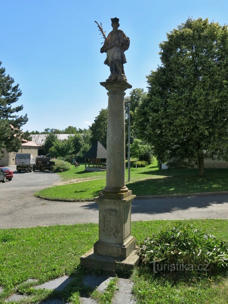 Ludéřov (Drahanovice) – oszlop a Szent István szoborral. Jan Nepomucký