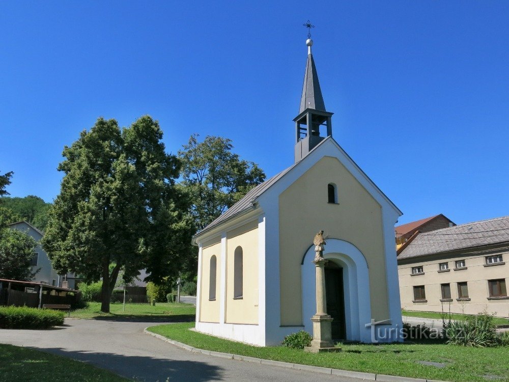 Ludéřov (Draanovice) - een zuil met een standbeeld van St. Jan Nepomuck