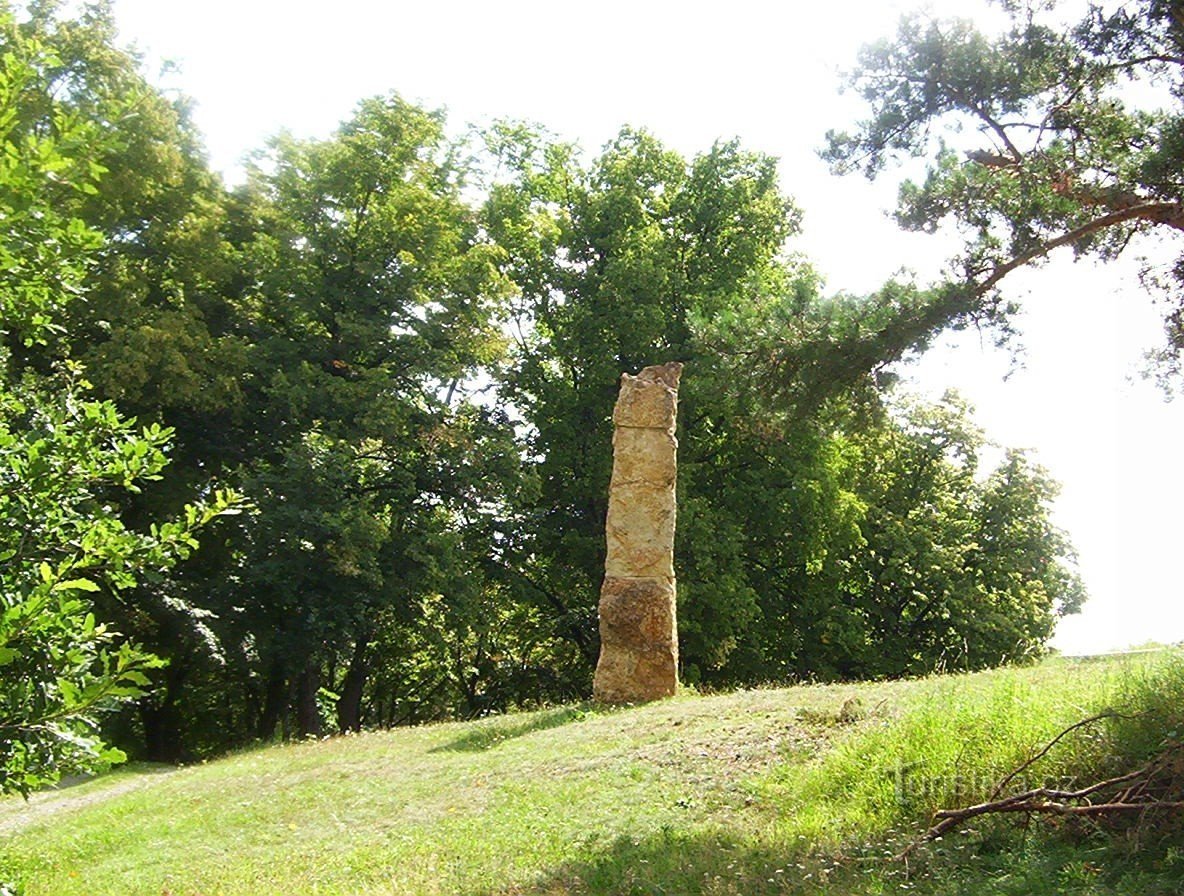Ludéřov-Obelisk-keltisk helgedom nära Ludéřov-Foto: Ulrych Mir.