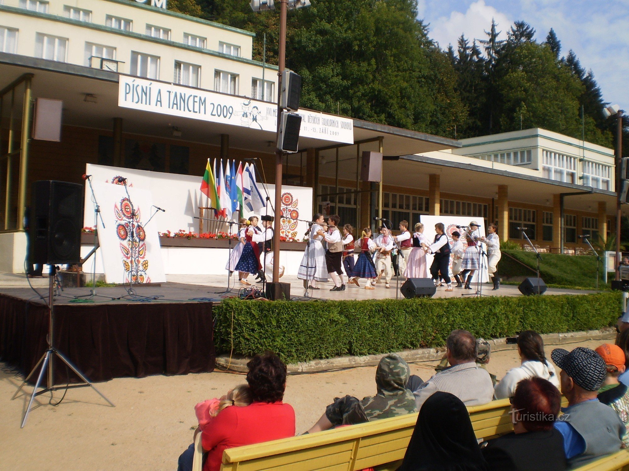 Luhačovice - Lasten kansanperinneyhtyeiden festivaali Laulu ja tanssi