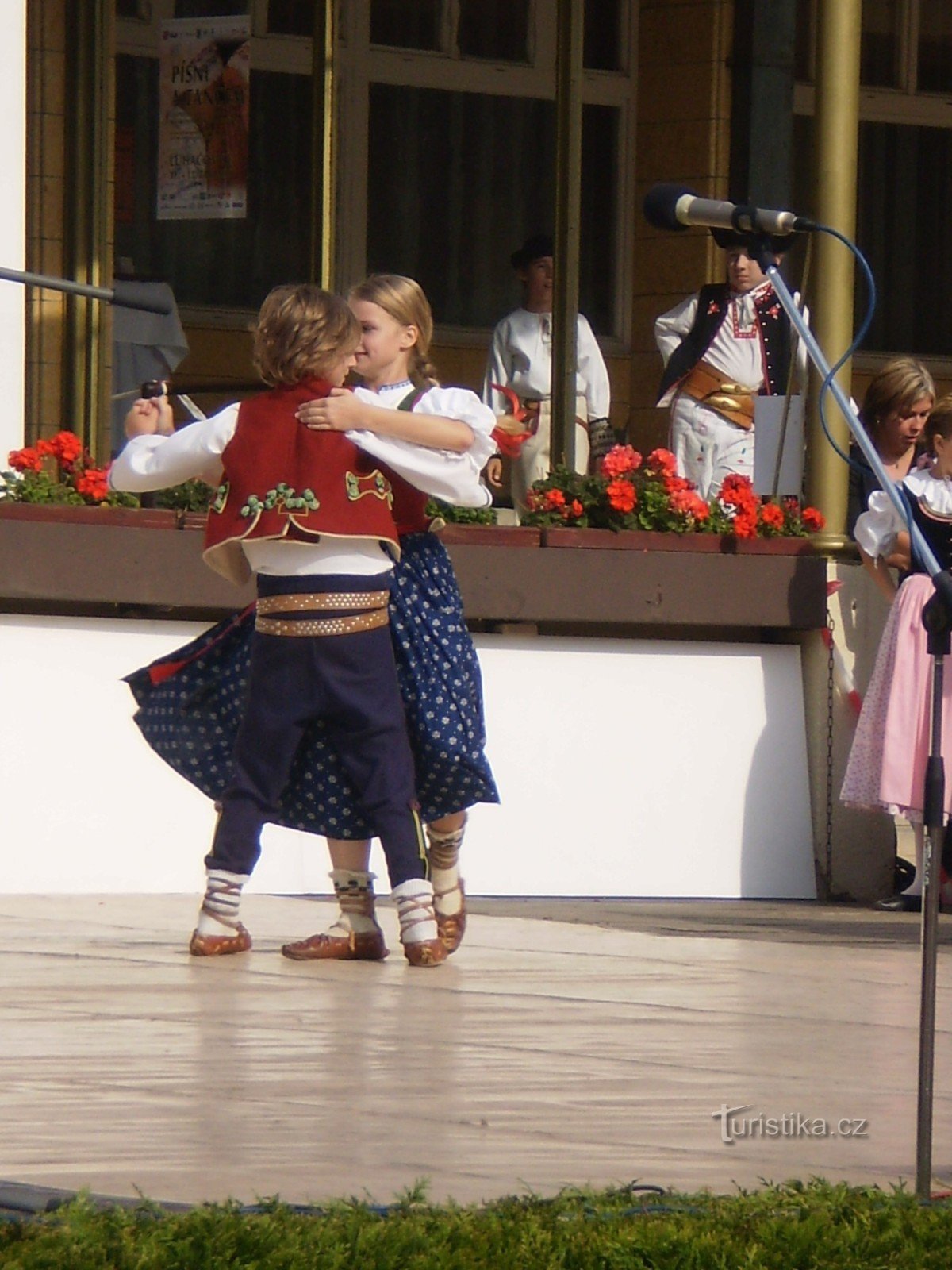 Luhačovice - Lasten kansanperinneyhtyeiden festivaali Laulu ja tanssi