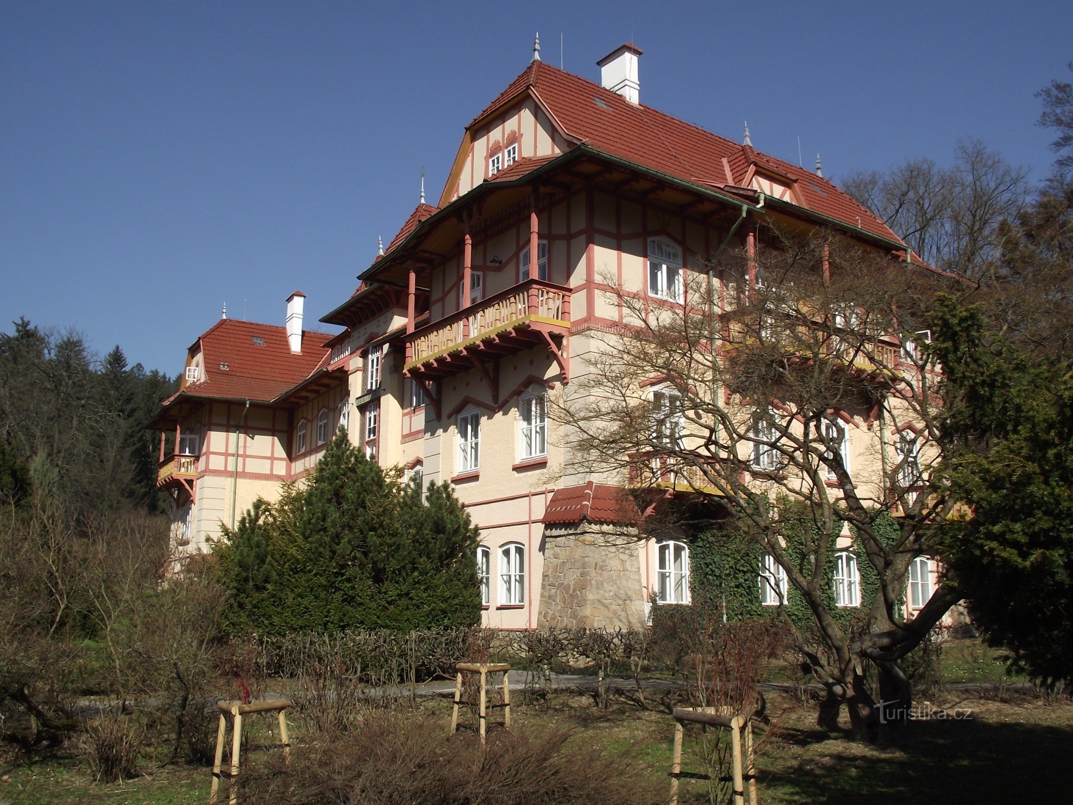 Luhačovice - dom uzdrowiskowy Jestřabí