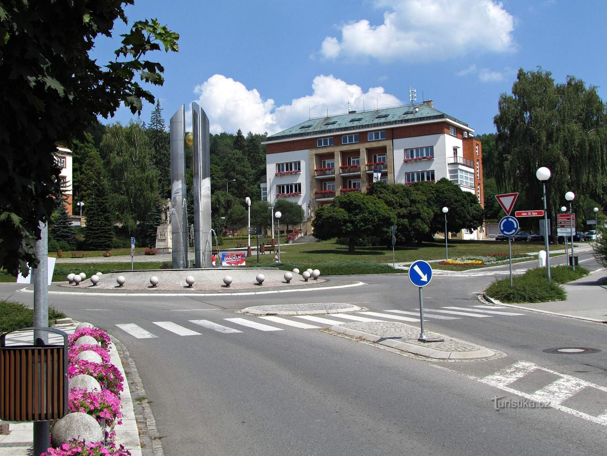 Luhačovice - praça 28 de outubro