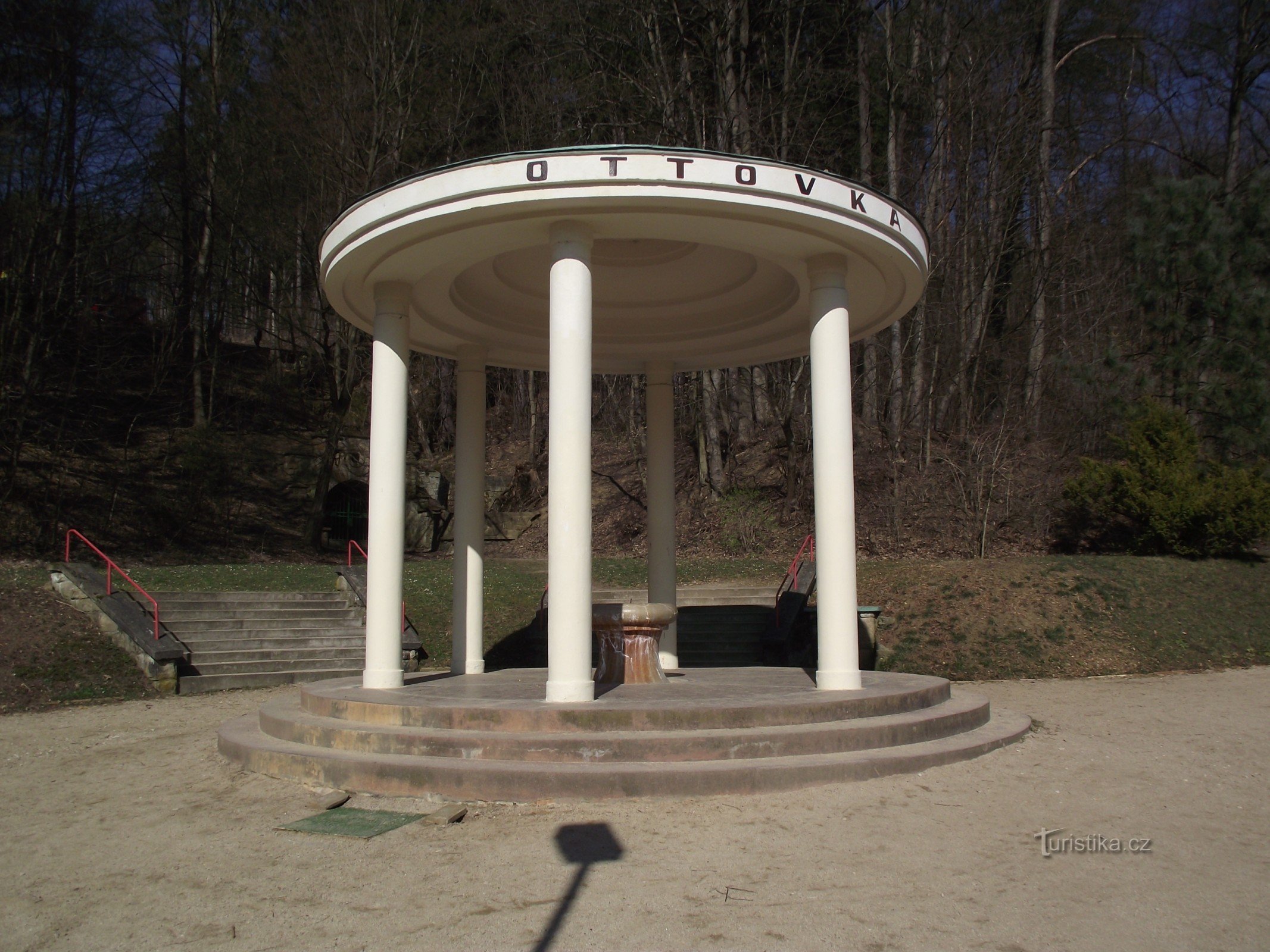 Luhačovice – Ottovka källa och paviljong