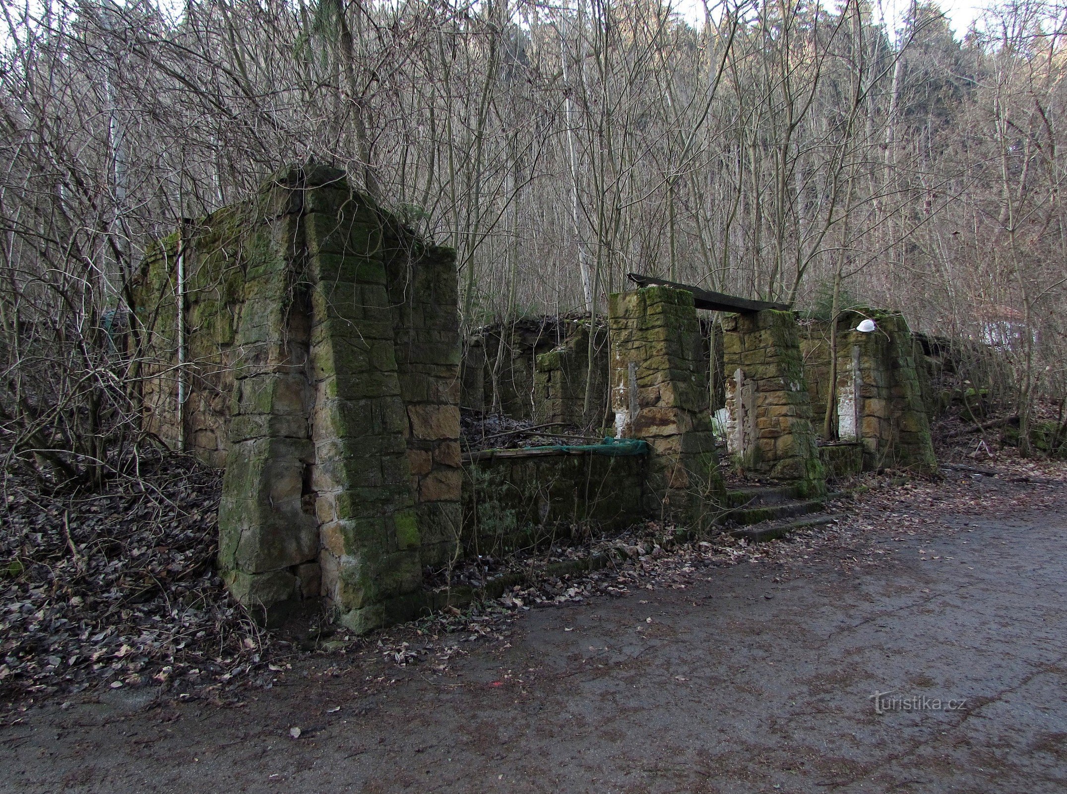 Luhačovice - as ruínas da cabana eslovaca