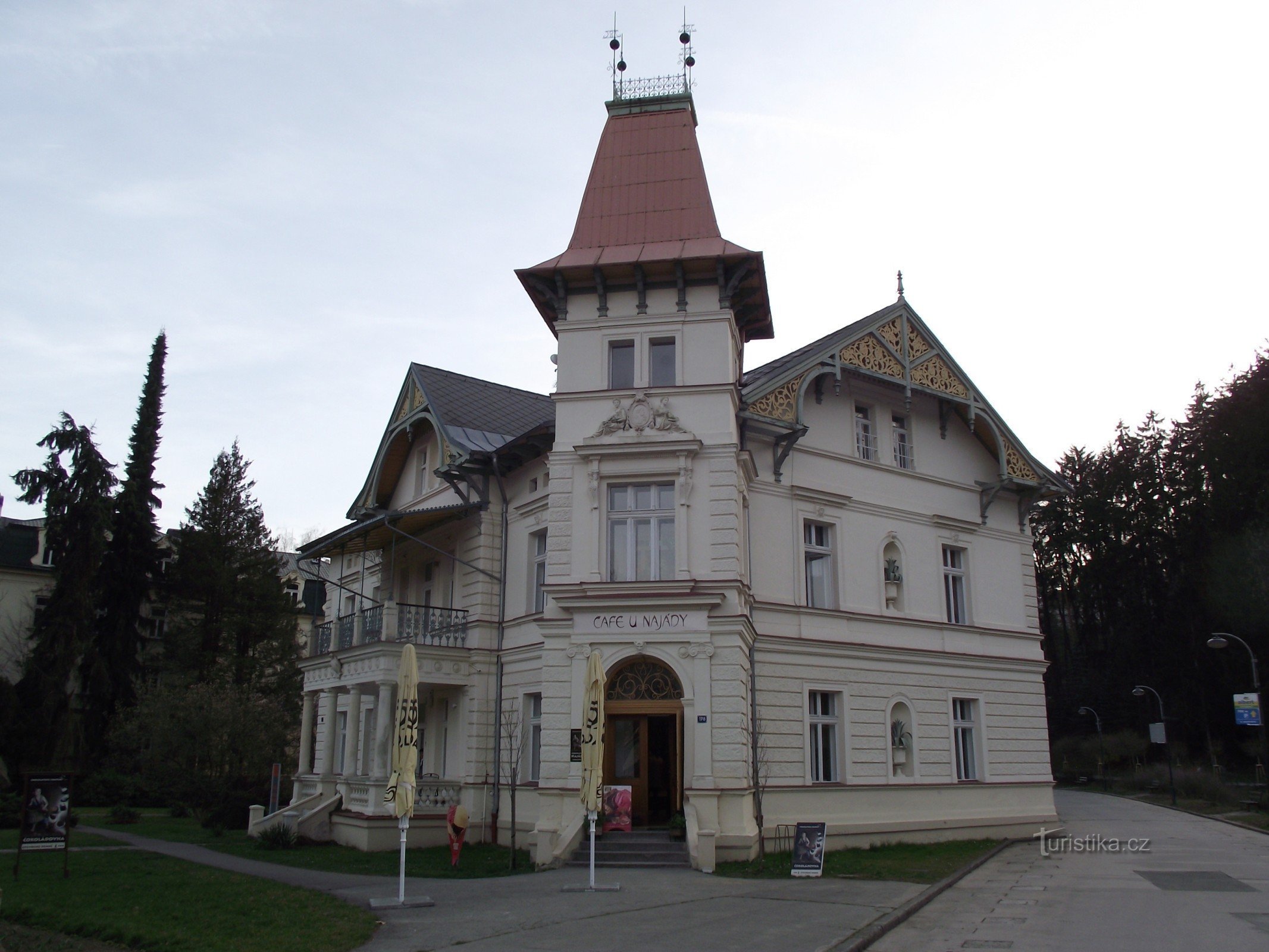 Luhačovice - 带药房的别墅（Villa Austria, U Najády）