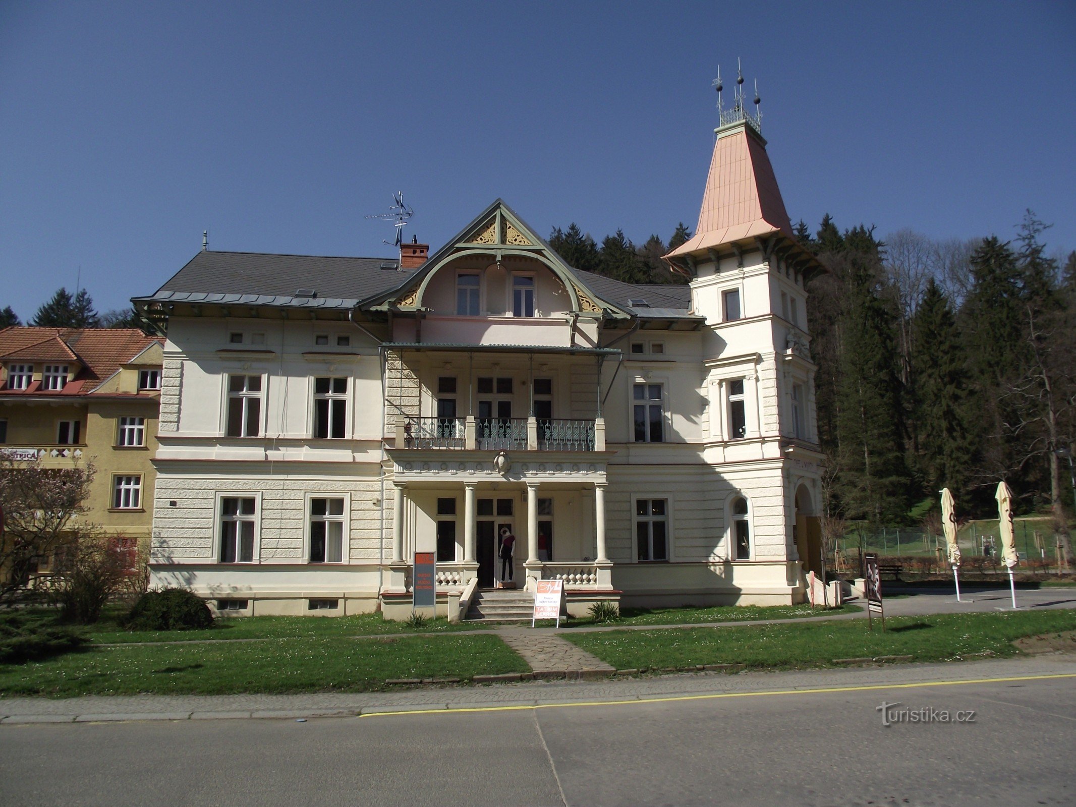 Luhačovice - 带药房的别墅（Villa Austria, U Najády）