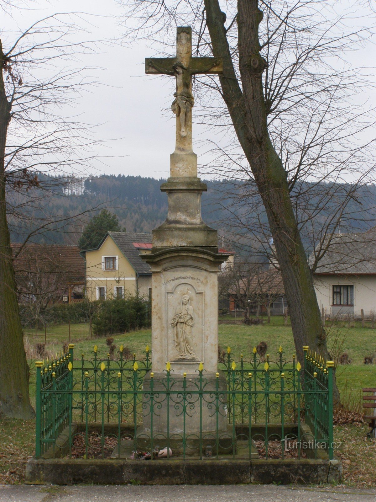 Lukavec u Hořic - pomník ukřižování