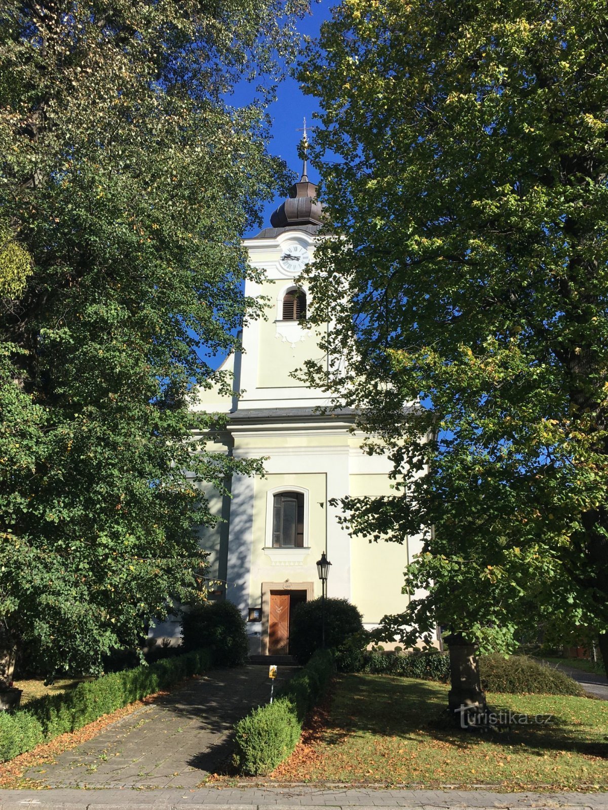 Lukov, Kostel