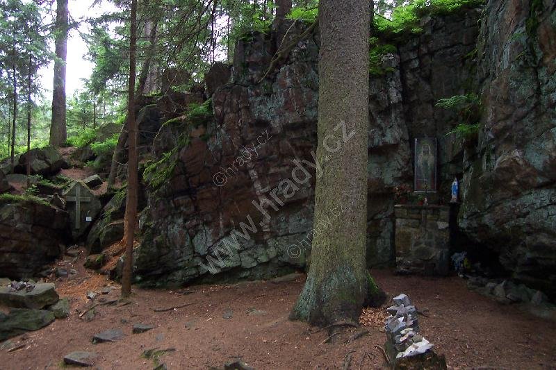 Lurdská jeskyně