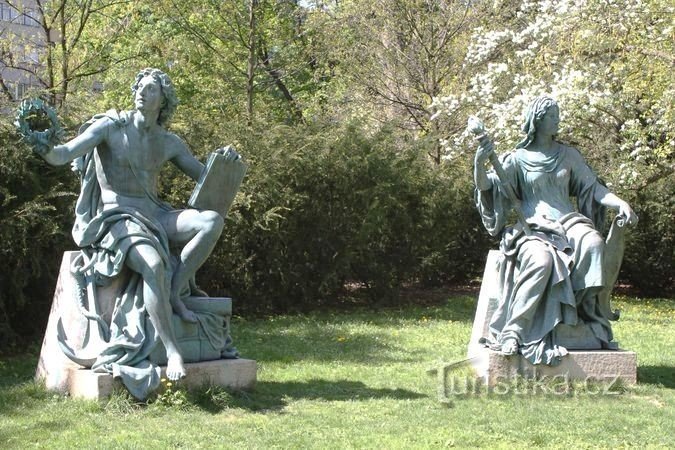 Lužánky - rzeźby Handel i tolerancja