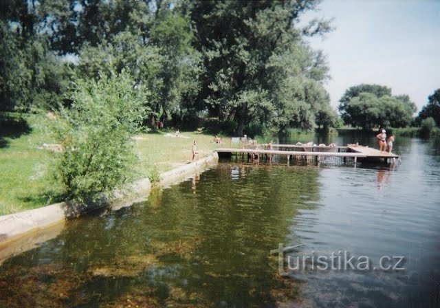 Lužice - natuurlijk zwembad Lužák uit 2002
