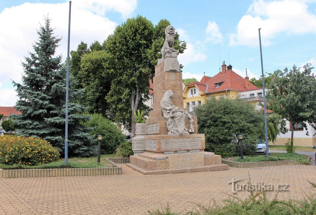 Lysice, algemeen beeld van het monument