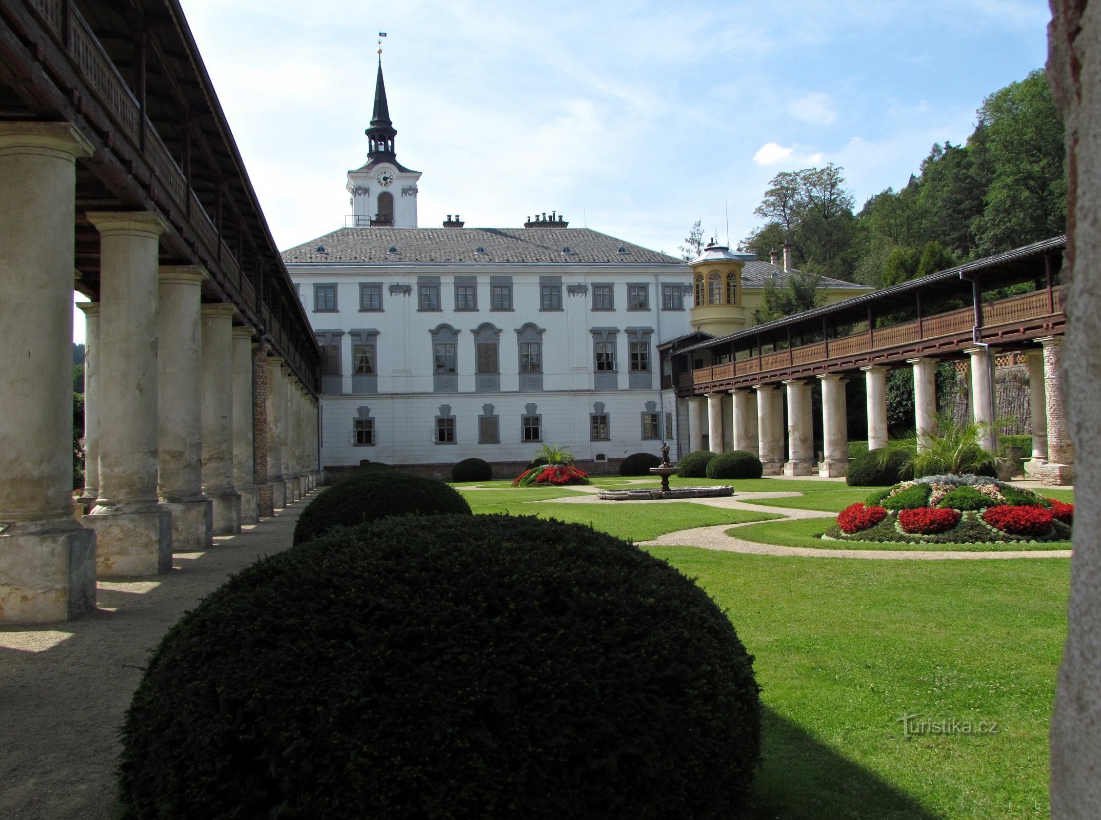 Lysice - Besuch des Schlossgartens