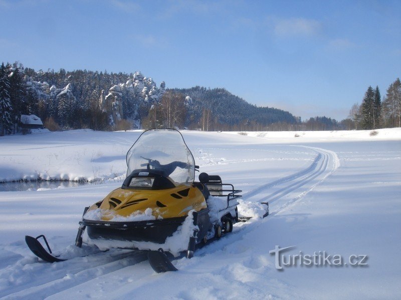 Hiihtoladut Kladskén rajalla