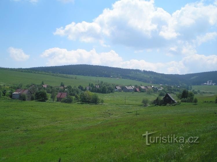 Macecha: vrchol v popředí s Hájem