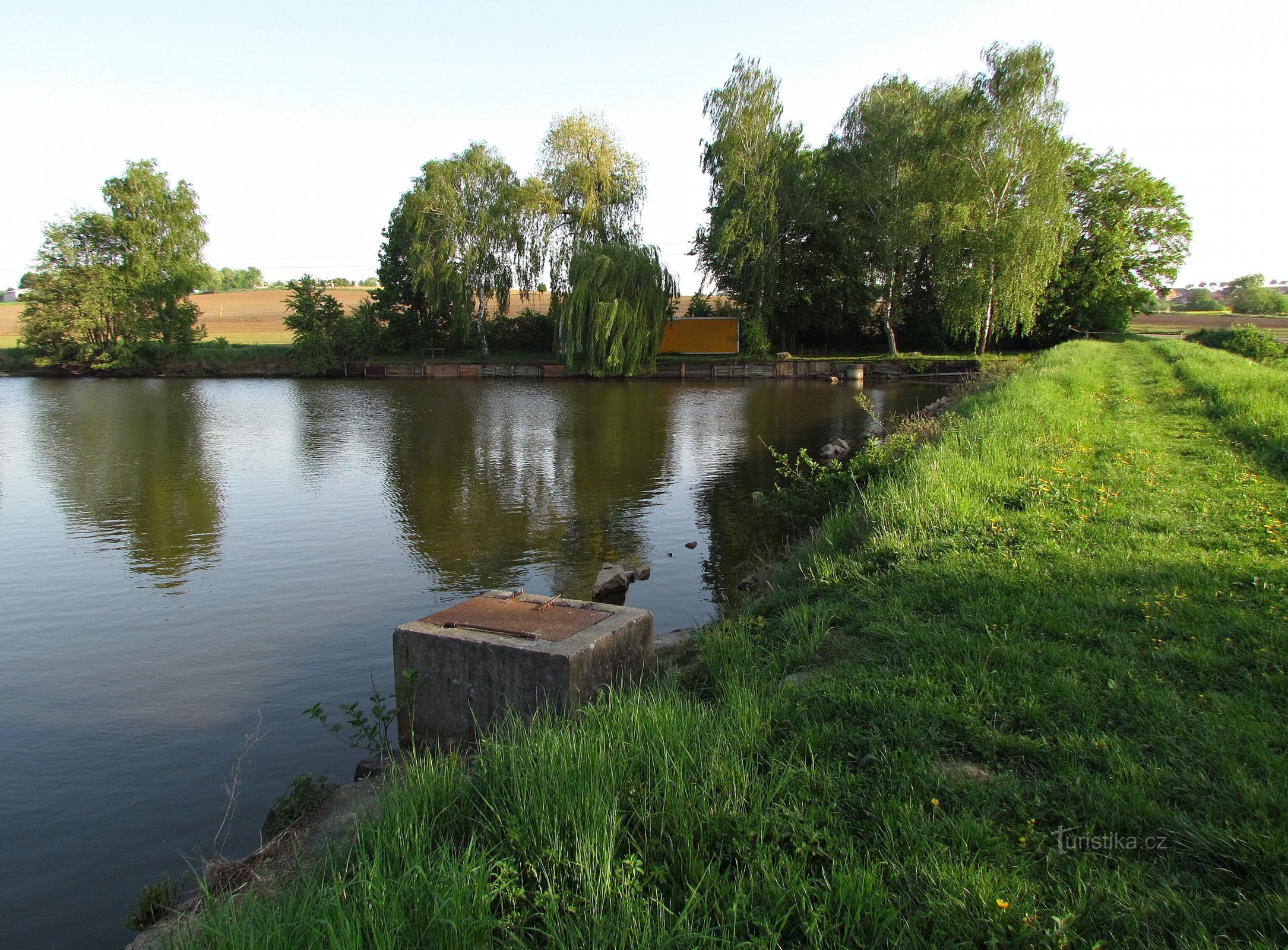 Machová - 村庄下方的池塘